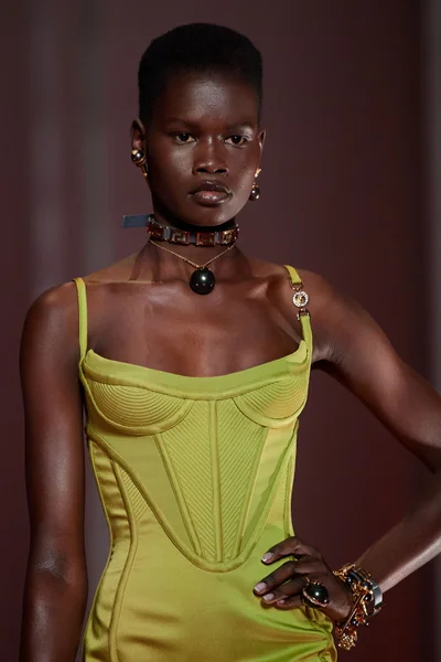 Look 11